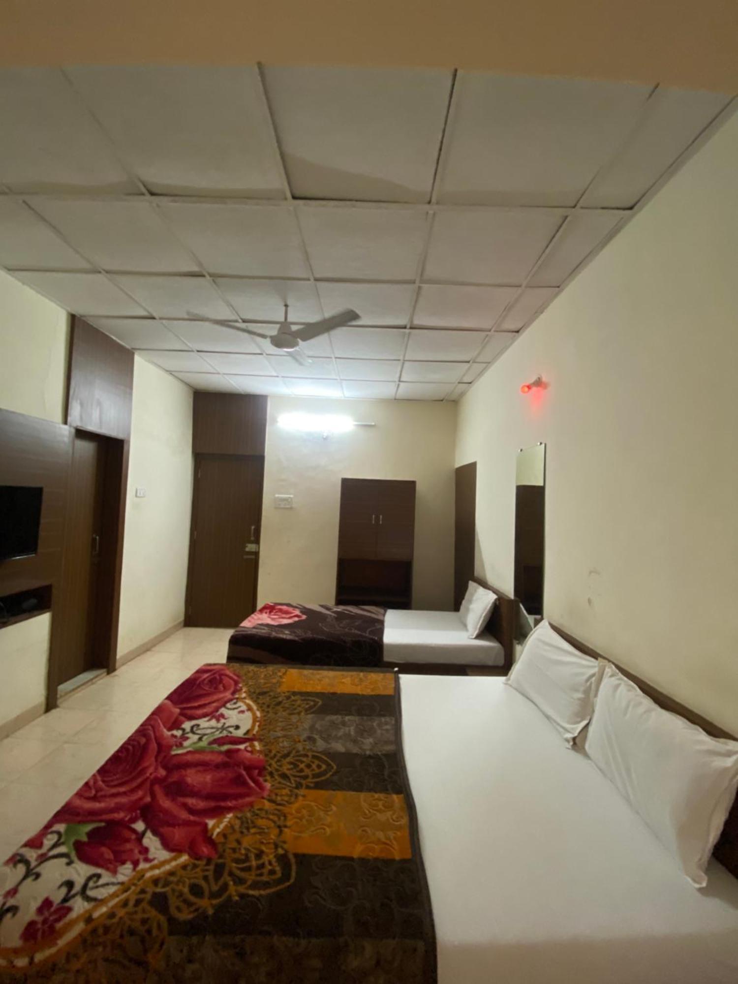 Jewel Resort Lonavala Exteriör bild